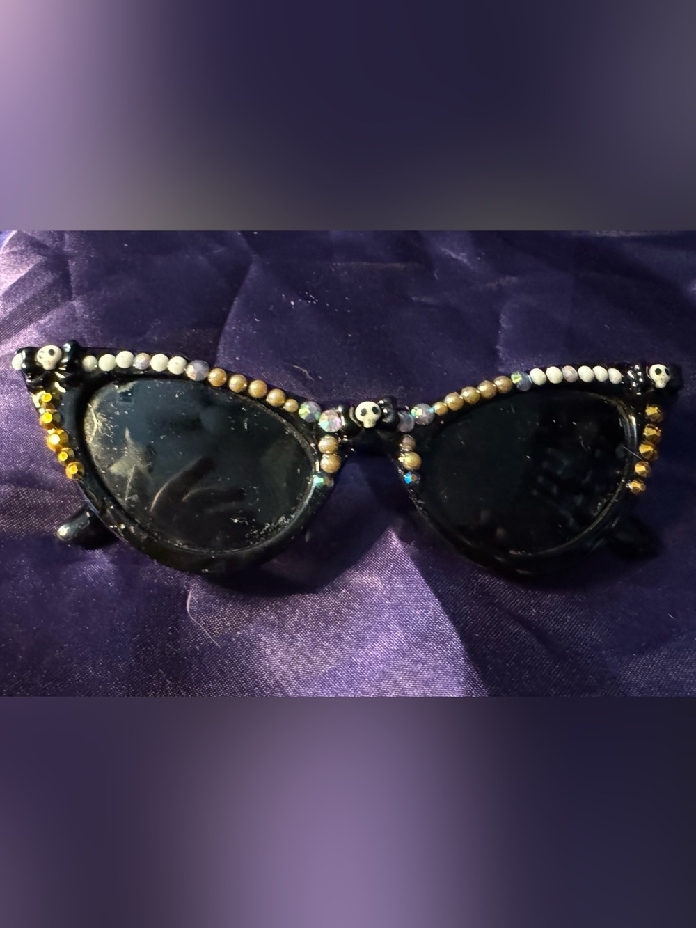Decorative Black Gothic cat eye Sunglass Accent with Skull Bead